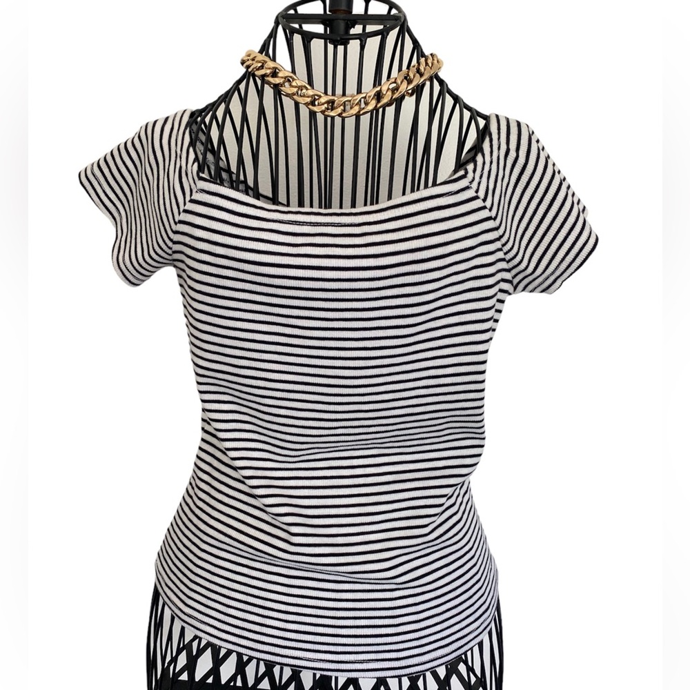 Short sleeve striped top size M